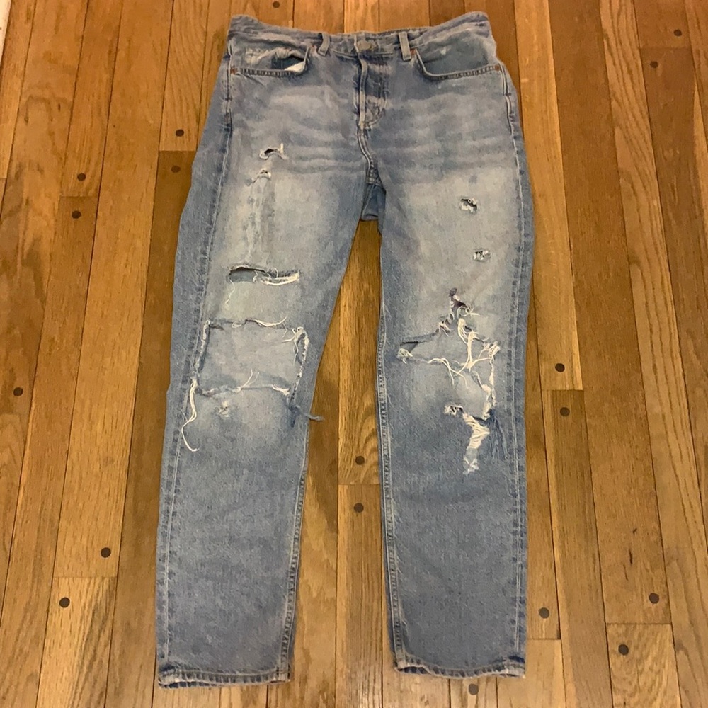 RIPPED BOYFRIEND JEANS